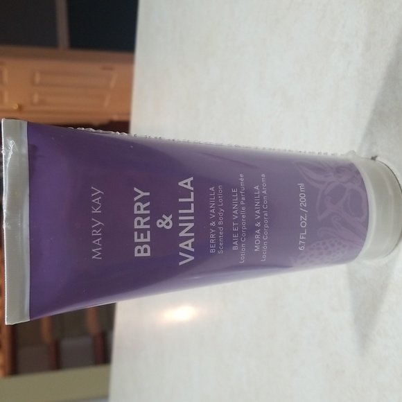 Mary Kay Berry and Vanilla scented body lotion 6.7 fl oz - Picture 1 of 4